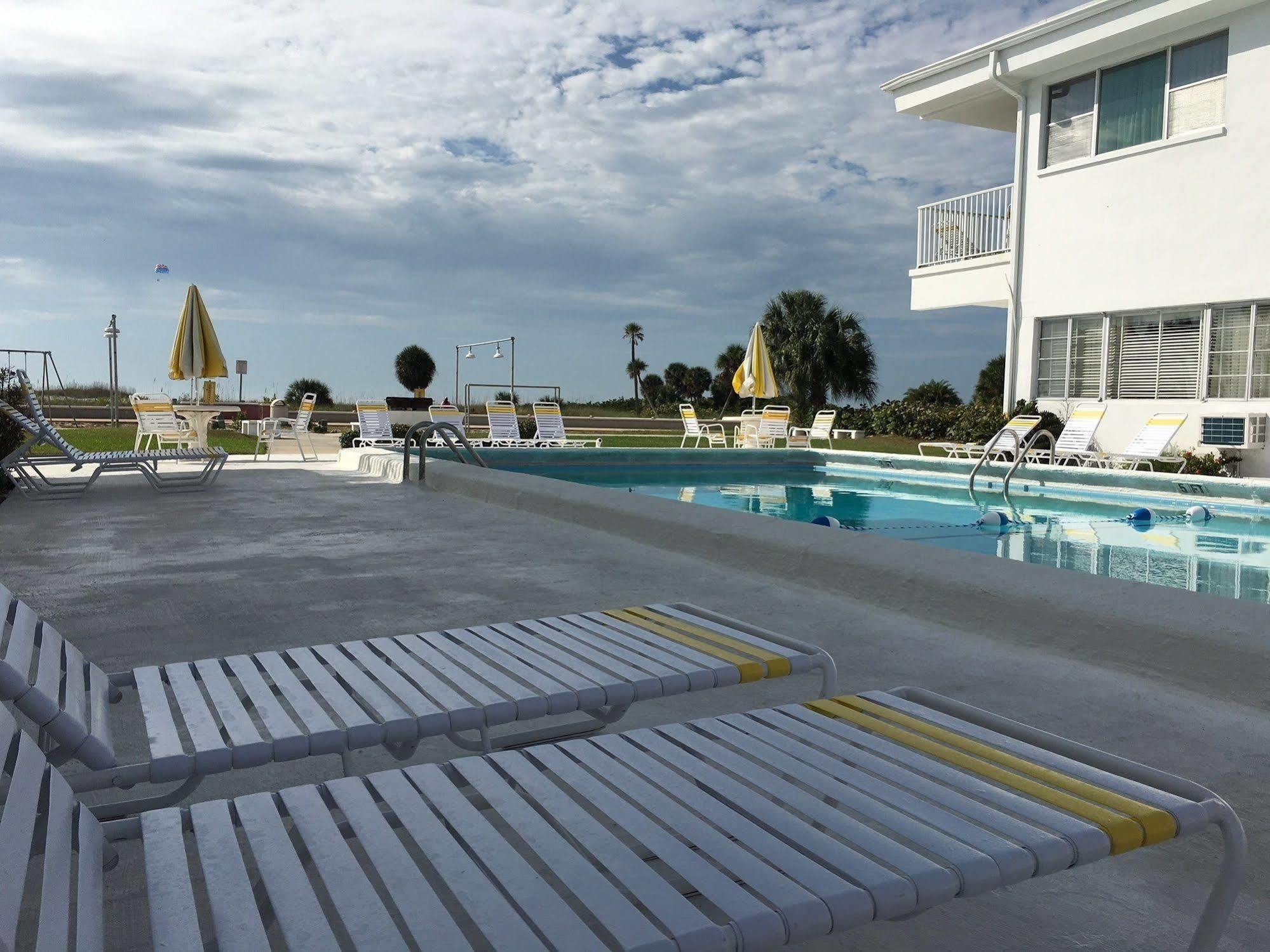 The Sands Of Treasure Island St. Pete Beach Exterior photo
